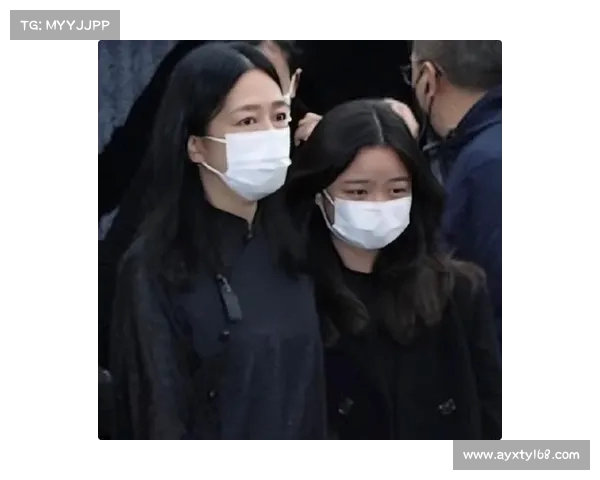 刘德华女儿首次公开亮相，继承父母优良基因，高鼻梁大眼睛引人注目
